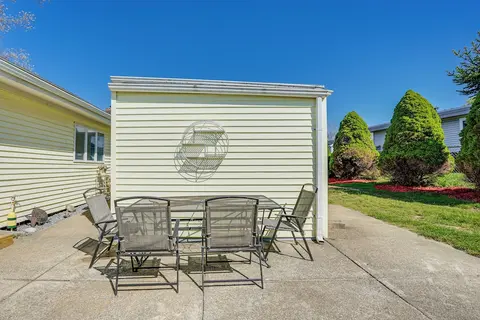 Massachusetts Abode w/ Deck & Grill: Near Beaches!