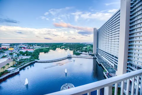 Laketown Wharf Resort by Aneliya's Rentals