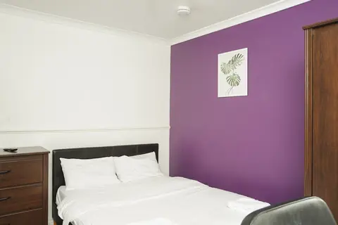 Room in Guest Room - Beautiful Big Room in Coventry
