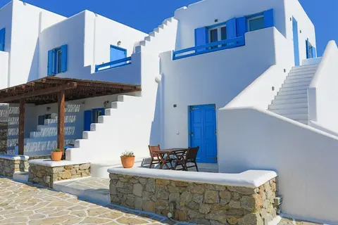 Maganos Eikosidio in Thira