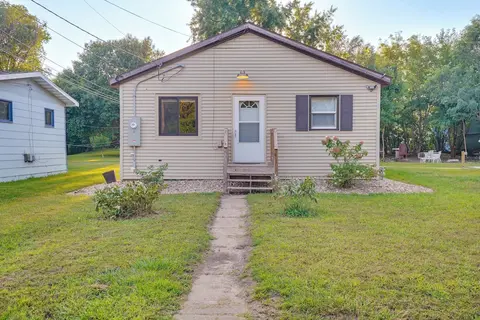 Peaceful Acreage: Sioux Falls Home w/ Grill!