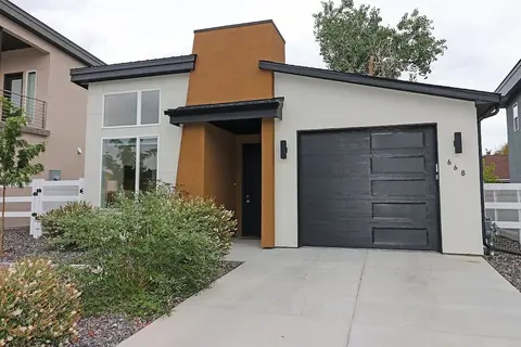 Tranquil Modern Haven 2 Bedroom Home