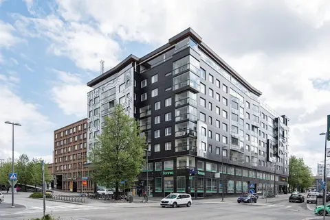 1BR & Balcony next to Railway Station in Downtown
