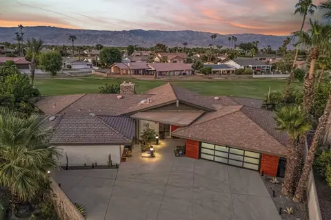 Golf Course-front Views, Pool+hot Tub, Patio Modern Edgy House by Avantstay