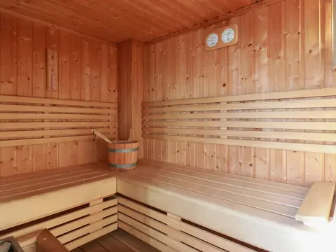 Spacious Villa in a Holiday Park in Makkum