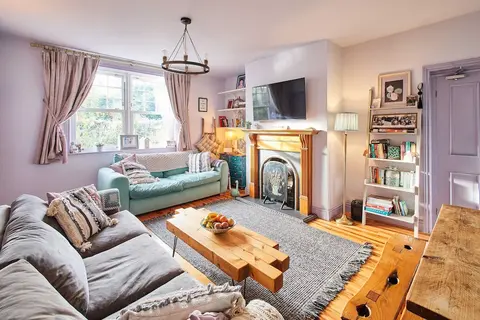 Host Stay Lilac Cottage