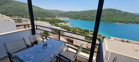 Amazing Flat w Shared Pool Near Beach in Milas