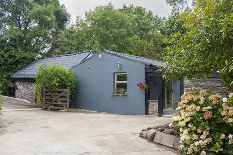 Newly Renovated, Stylish Self-catering Apartment
