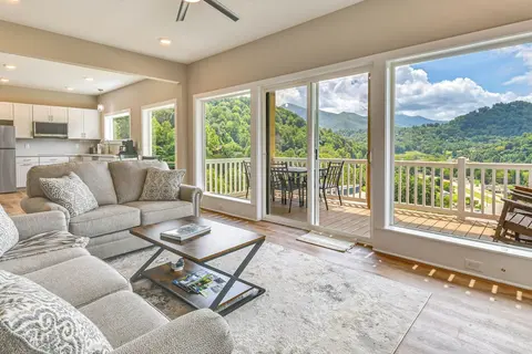 Near Hiking: Mtn-view Maggie Valley Escape!