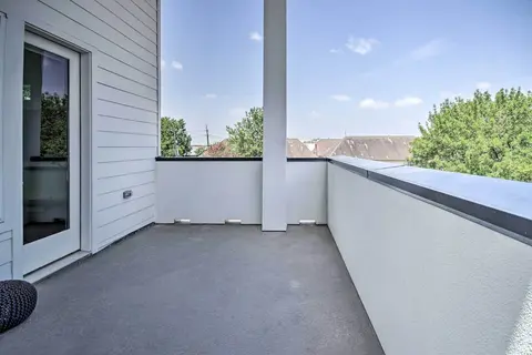 Stylish Home w/ Balcony < 2 Mi to The Galleria!