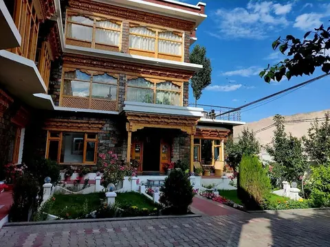 Hotel Jeevanam Villa