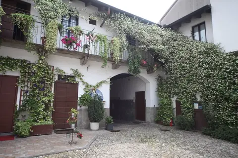 Four-room Apartment 15 Minutes From the Center of Milan