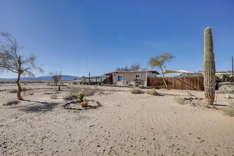 Twentynine Palms Desert Oasis w/ Pool & Hot Tub!