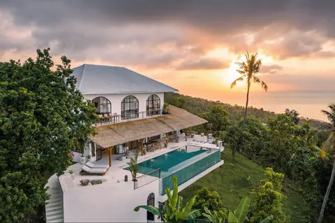NEW ! Stunning 4BR Jungle View Villa in Lovina