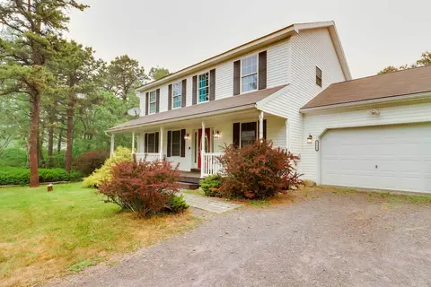Poconos Home w/ Pool Access ~ 6 Mi to Ski Resort