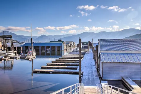 'tranquility' Float House on Lk Pend Oreille