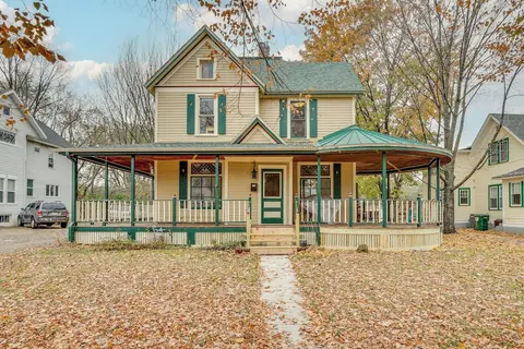 Eau Claire Retreat: Close to Campus & Dtwn!