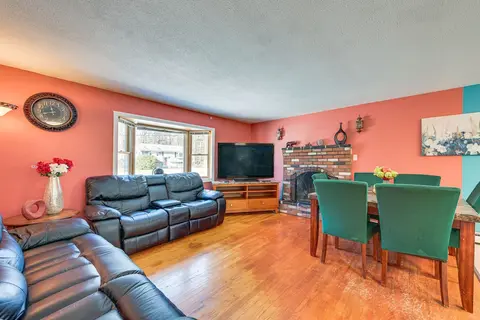 Pet-friendly Merrimack Home w/ Grill: 8 Mi to Mall