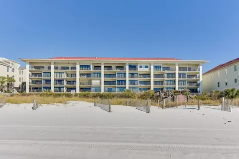 Miramar Beach Retreat - Beachfront & Poolside