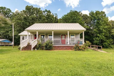 7 Mi to Ole Miss: Quiet Rural Retreat w/ Yard!