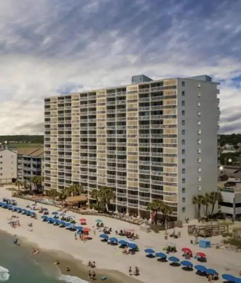 0906 Waters Edge Resort 1 Bedroom Condo by RedAwning