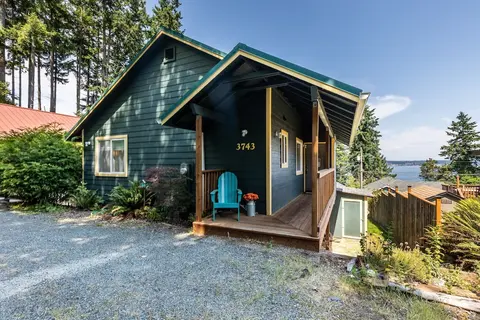 Seaside Getaway by Avantstay Deck w/ Views