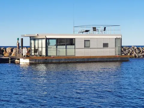 Hausboot in Laboe an der Kieler Foerde