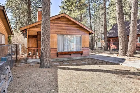 Peaceful Cozy Cabin ~ 3 Mi to Big Bear Lake!
