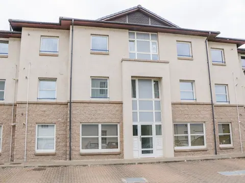7 Riverside Gardens