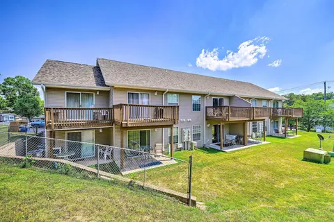Cozy & Convenient Branson Condo w/ Balcony!