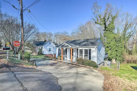 Pet-friendly Greenville Dwelling ~ 2 Mi From Dtwn!