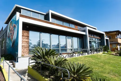 House of Trestles - Hostel