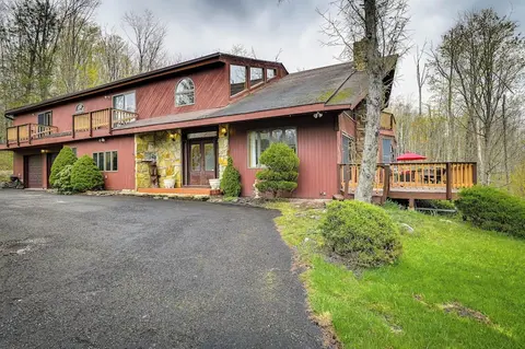 New York Retreat - Furnished Deck & Mountain Views
