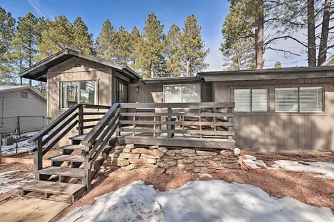 Flagstaff Cabin w/ Hot Tub & Fire Pit!