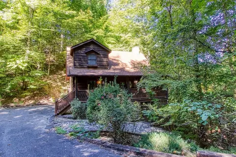 Er96 - Squirrel's Leap - Great Location! Close To Town! 2 Bedroom Cabin by RedAwning
