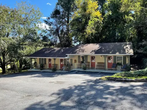 Mountain Aire Cottages, Inn, & Glamping