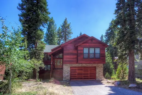 Timber View Lodge 4 Bedroom Home by RedAwning