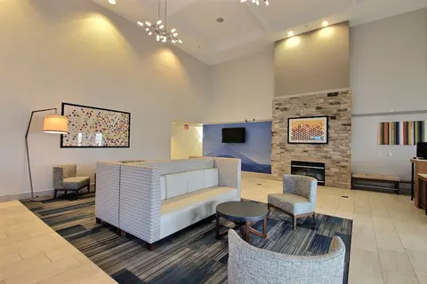Holiday Inn Express Hotel & Suites Milwaukee Airport by IHG