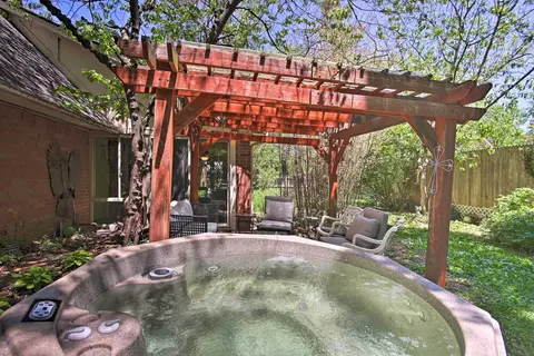 Private Home w/ Hot Tub & Patio Near Dtwn Tulsa