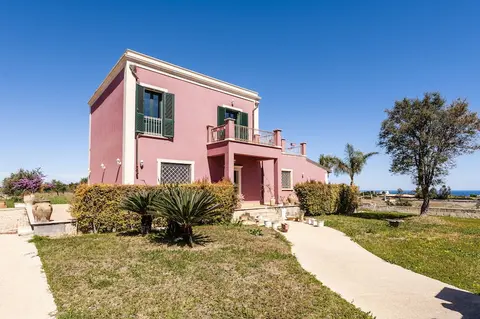 Charming Sea View Villa close to beach