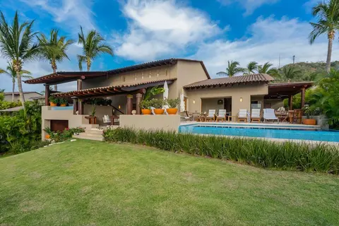 Four Seasons 2038 Teulu Golf Beach Club