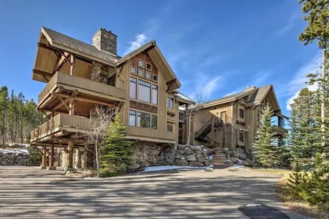 Stunning Ski-in/ski-out Penthouse Condo w/ Hot Tub