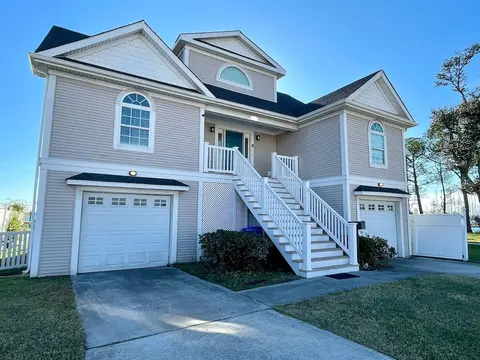 Big Waterfront House W/ Amazing View And Swim Deck 3 Bedroom Home