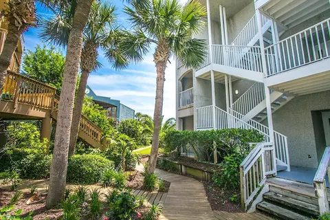 Seaside Haven Stylish Condo 3 Pools New Rental