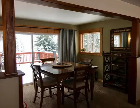 Mountain Pine Cabin - Sleeps 6 - Pet Friendly