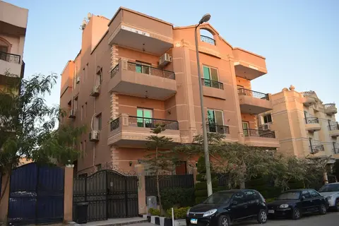 Travelholic Hostel