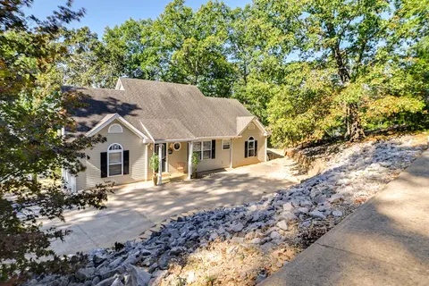 Lake Barkley Home w/ On-site Beach: Boat + Swim!