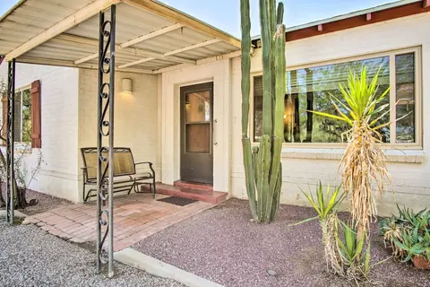 5 Mi to Dtwn: Tuscon Escape w/ Yard & Patio!