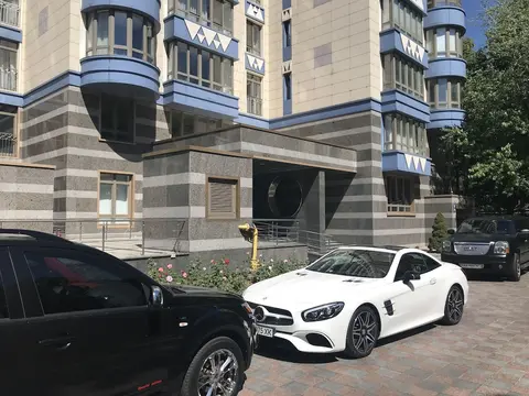 Luxury Condominium. Kiev center.