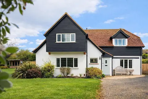 Spacious Coastal Family Home Sleeps 8